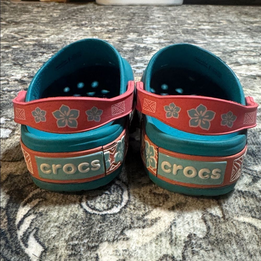 Disney Moana Crocs - Picture 3 of 9